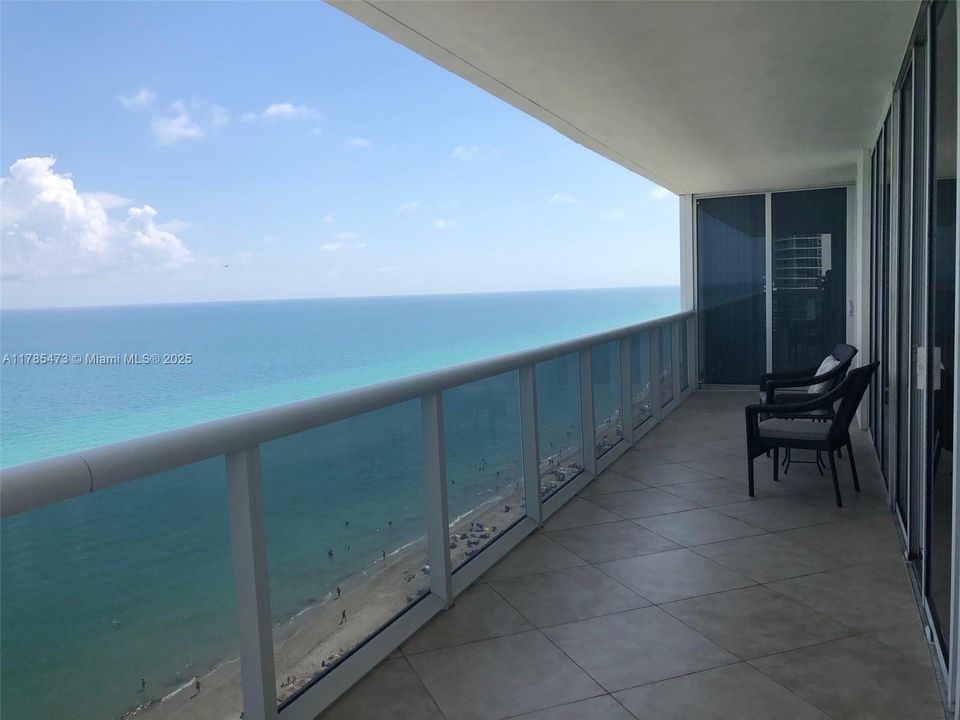 Recently Rented: $11,000 (3 beds, 3 baths, 2065 Square Feet)