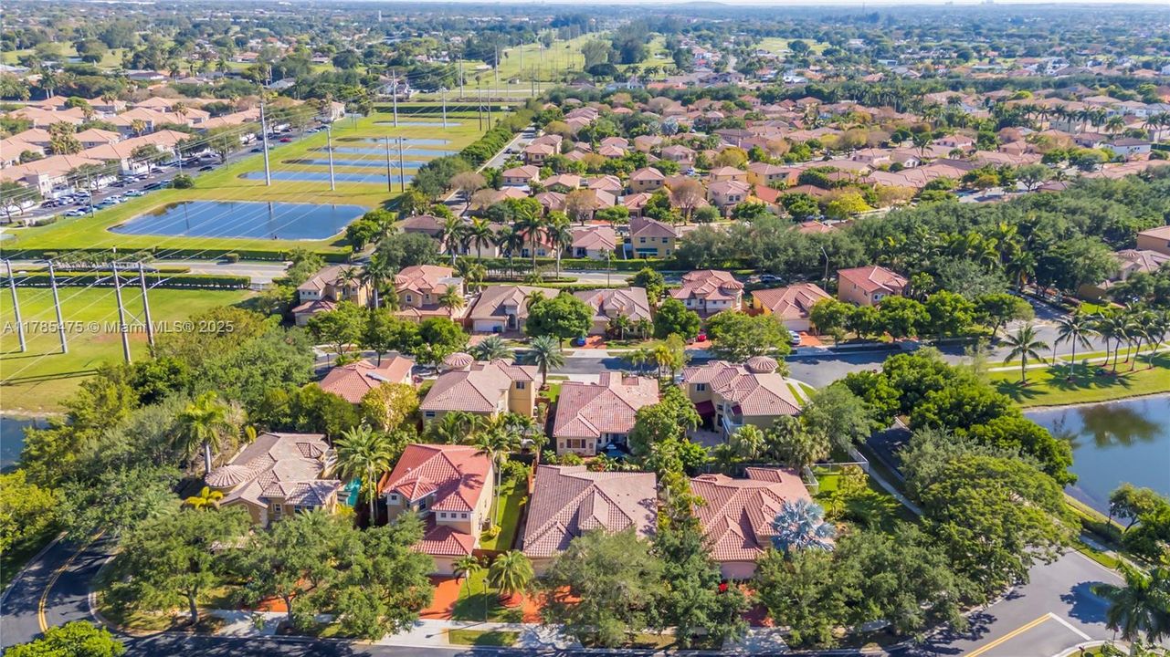 Recently Sold: $615,000 (4 beds, 3 baths, 1960 Square Feet)