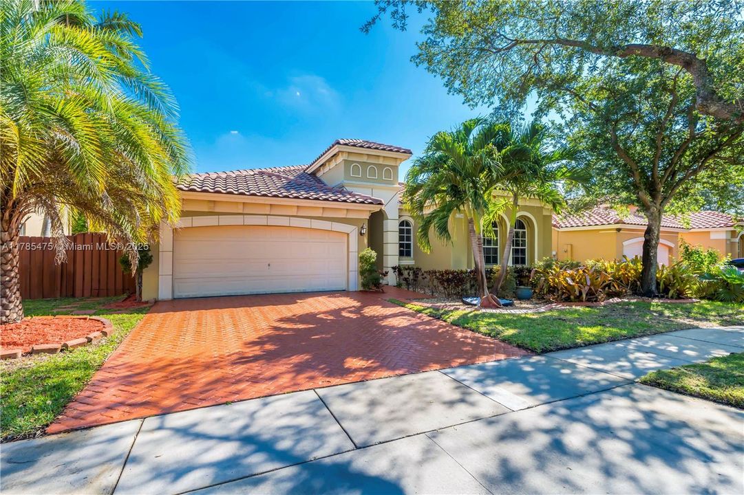 Recently Sold: $615,000 (4 beds, 3 baths, 1960 Square Feet)