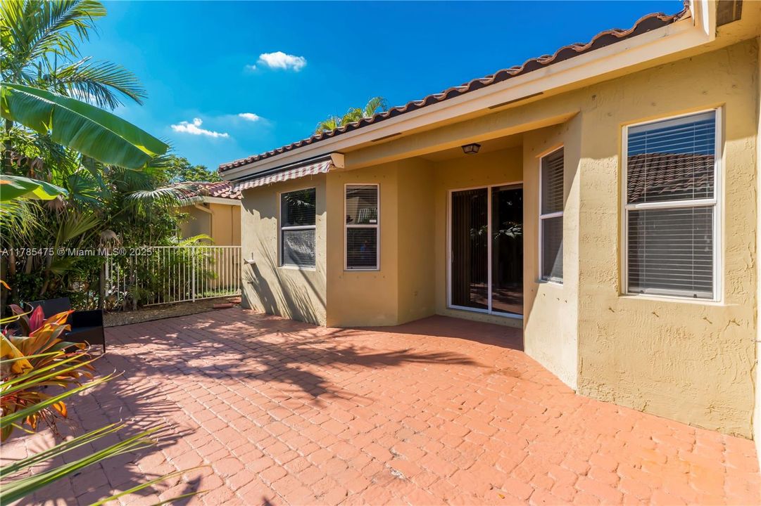 Recently Sold: $615,000 (4 beds, 3 baths, 1960 Square Feet)