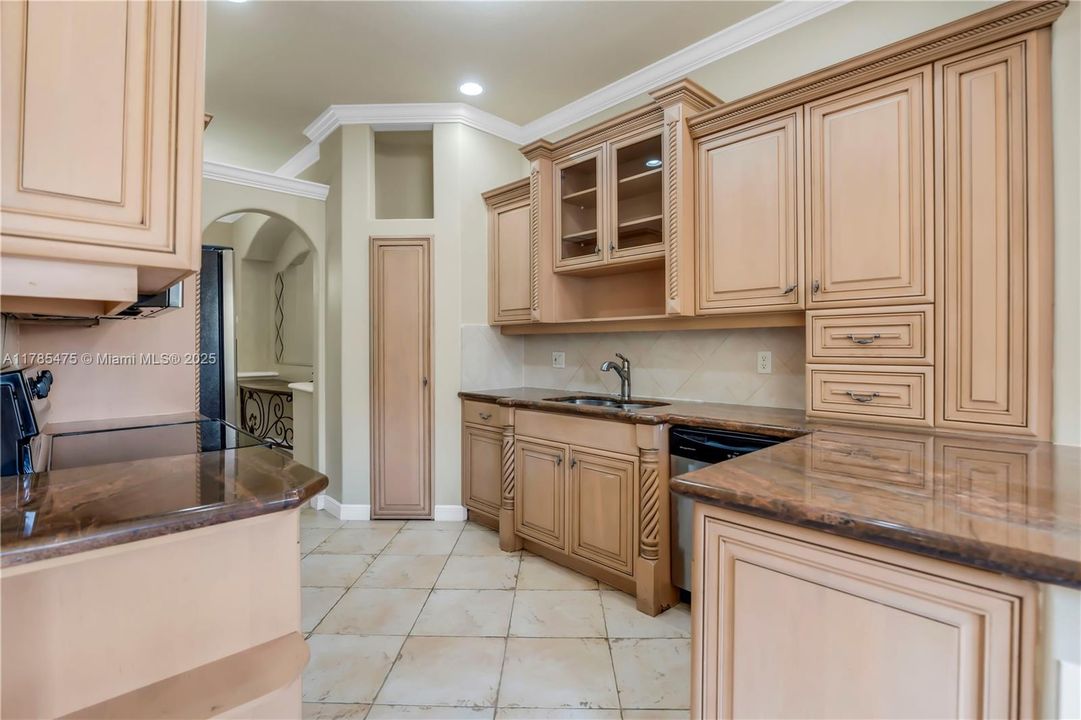 Recently Sold: $615,000 (4 beds, 3 baths, 1960 Square Feet)