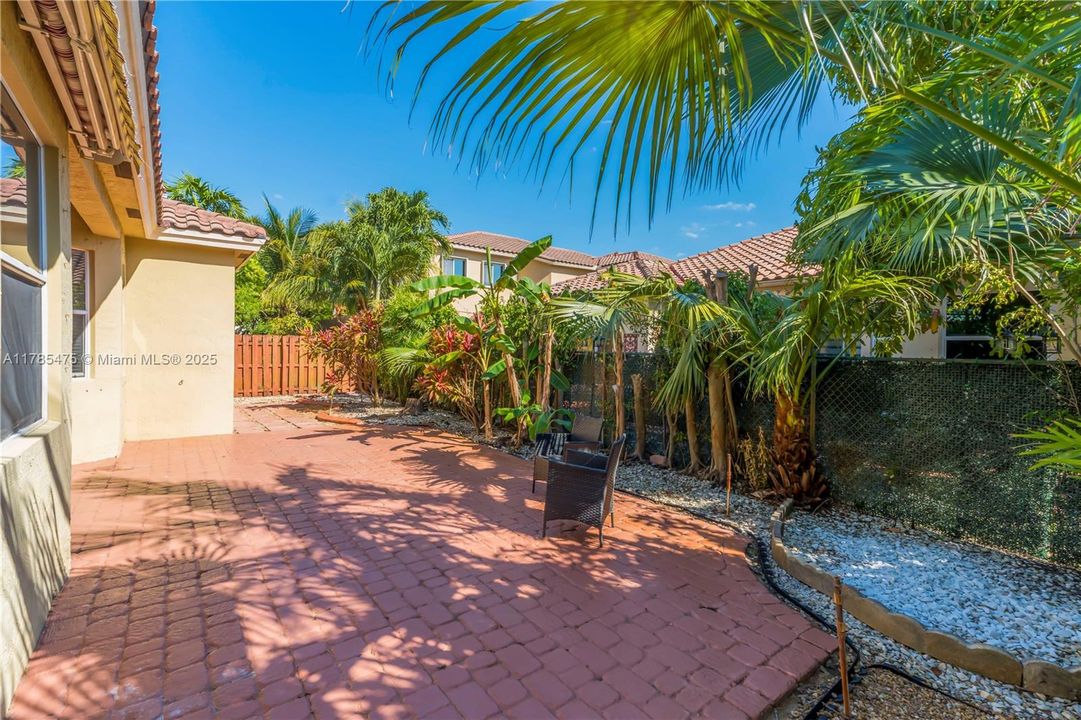 Recently Sold: $615,000 (4 beds, 3 baths, 1960 Square Feet)