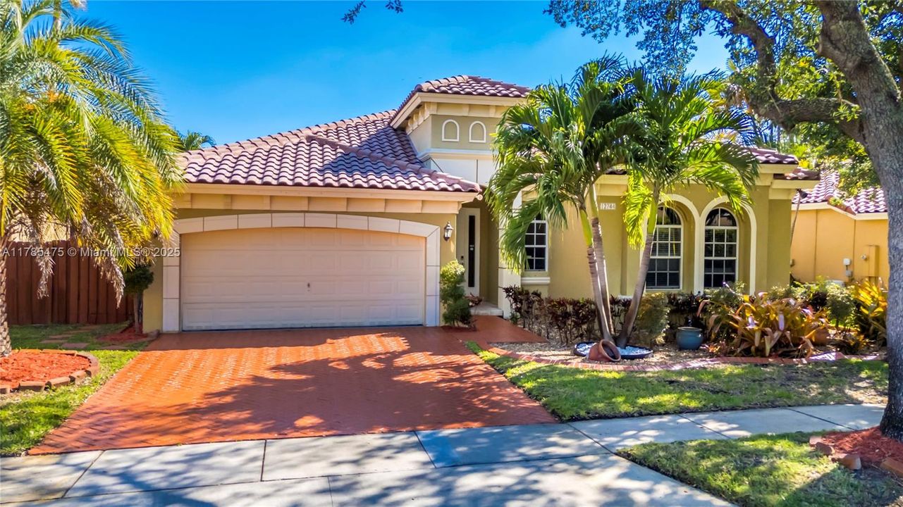 Recently Sold: $615,000 (4 beds, 3 baths, 1960 Square Feet)