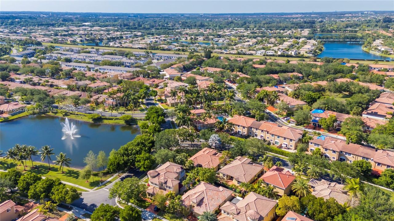 Recently Sold: $615,000 (4 beds, 3 baths, 1960 Square Feet)