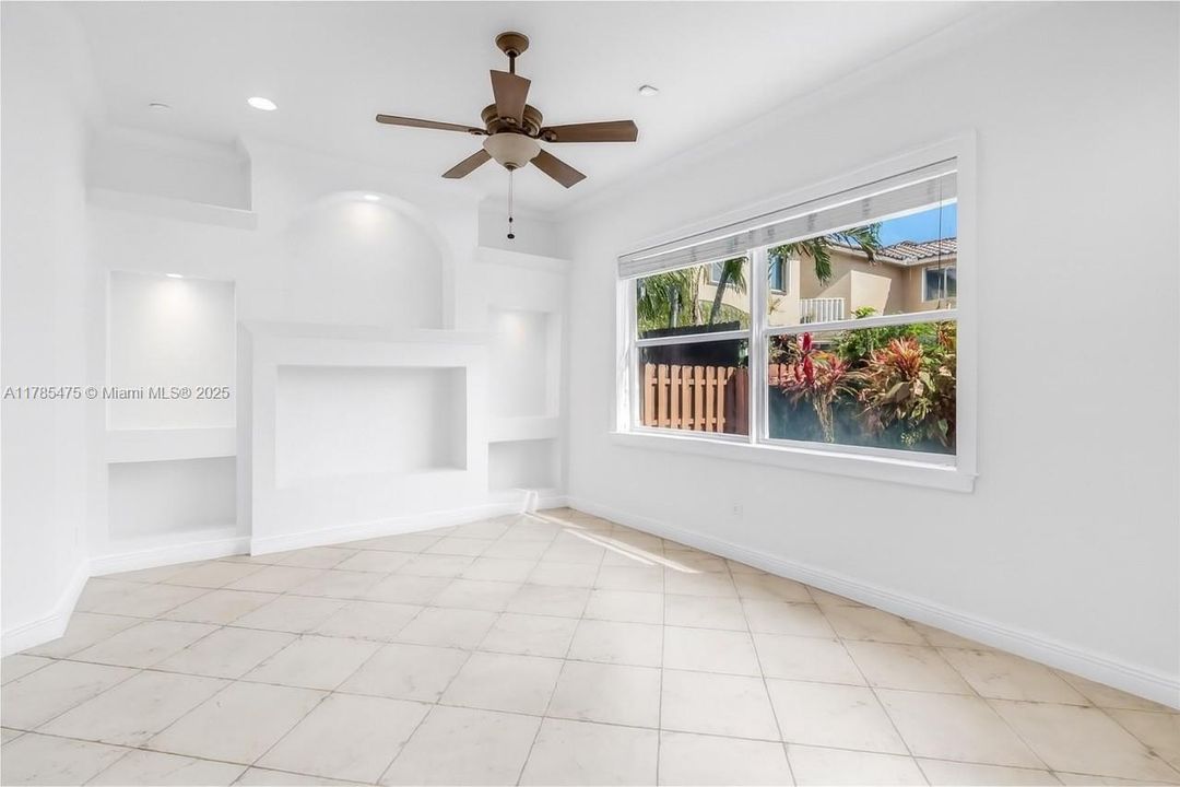 Recently Sold: $615,000 (4 beds, 3 baths, 1960 Square Feet)