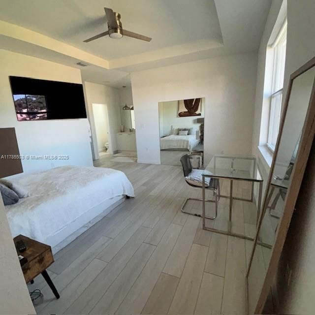 最近售出: $674,999 (5 贝兹, 3 浴室, 2233 平方英尺)