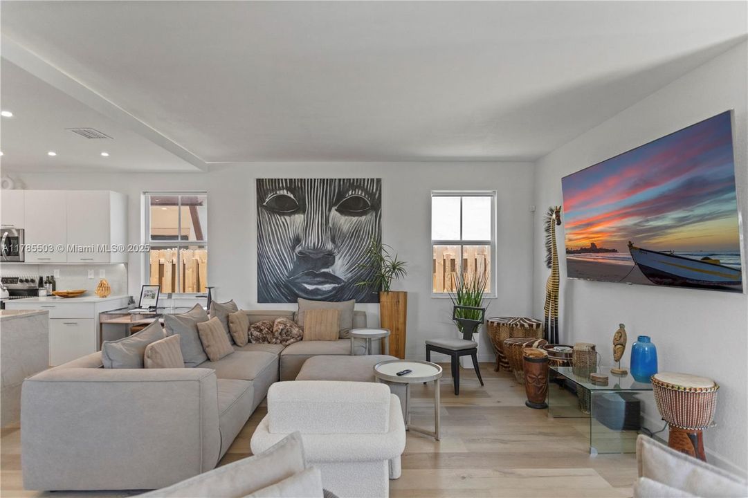 最近售出: $674,999 (5 贝兹, 3 浴室, 2233 平方英尺)