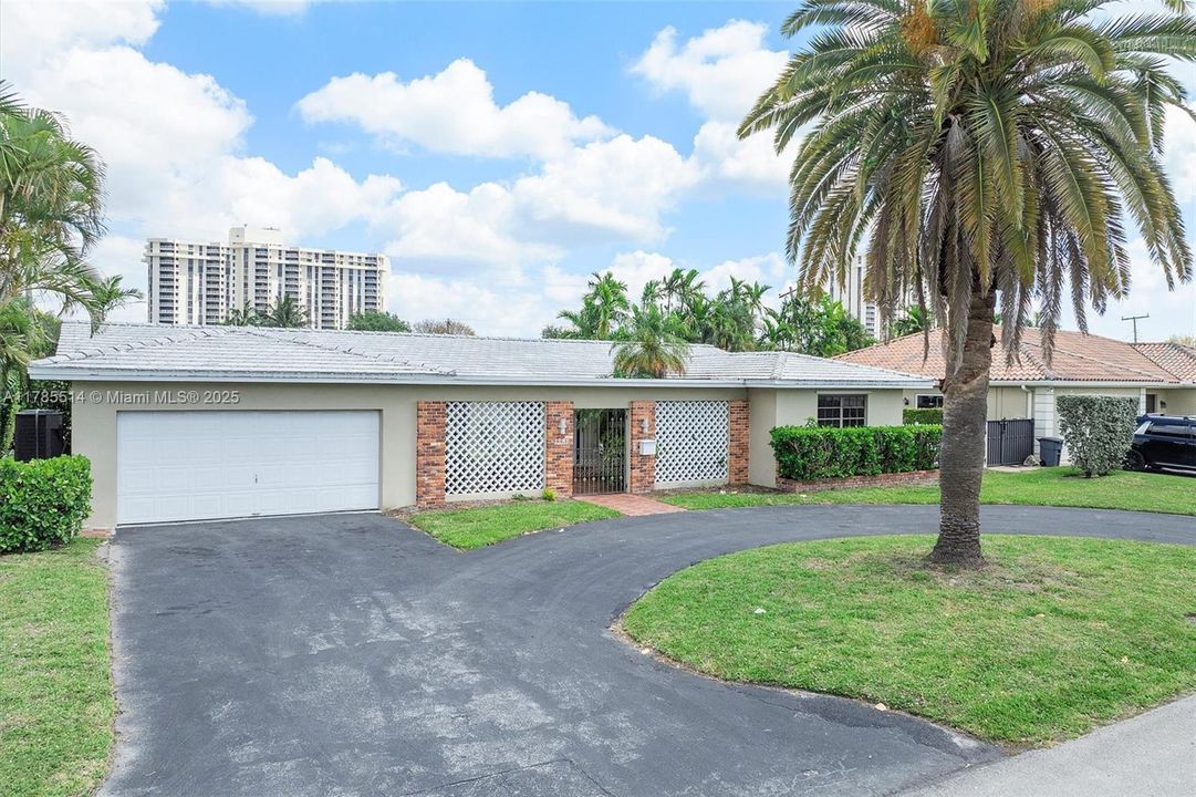 Recently Sold: $1,600,000 (3 beds, 3 baths, 2492 Square Feet)