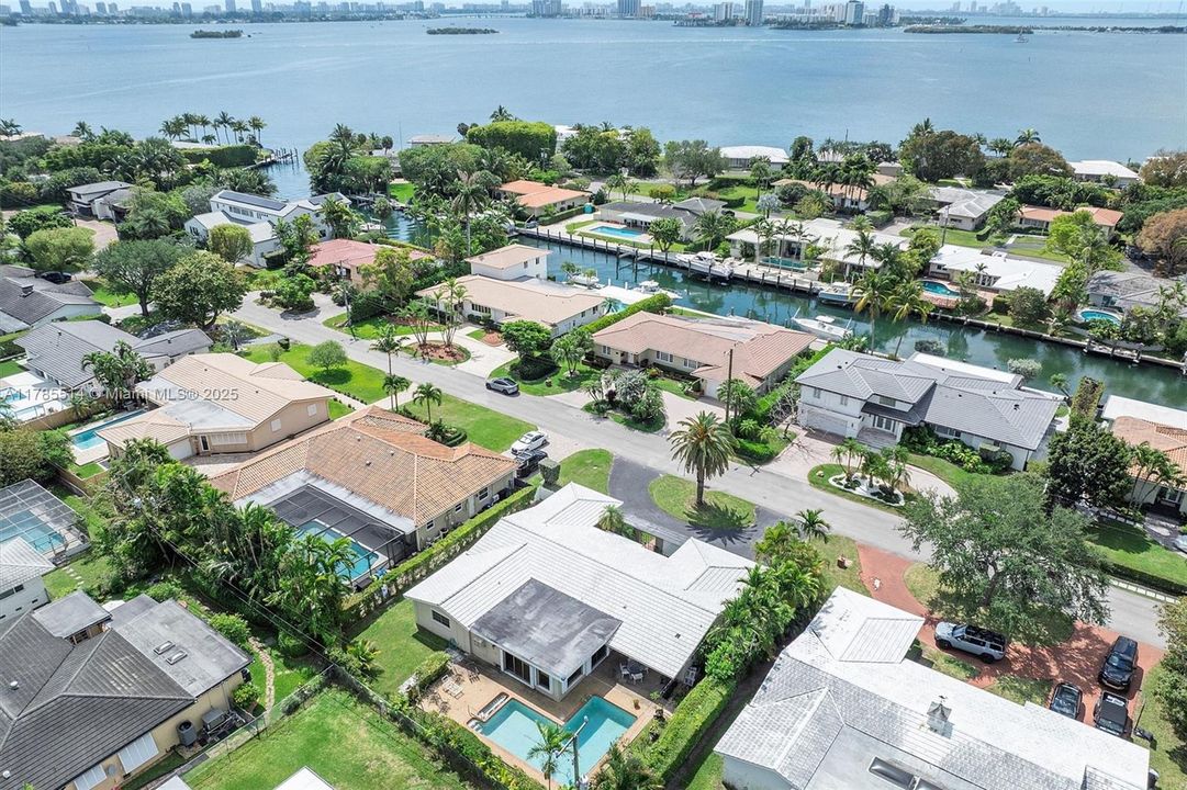 Recently Sold: $1,600,000 (3 beds, 3 baths, 2492 Square Feet)