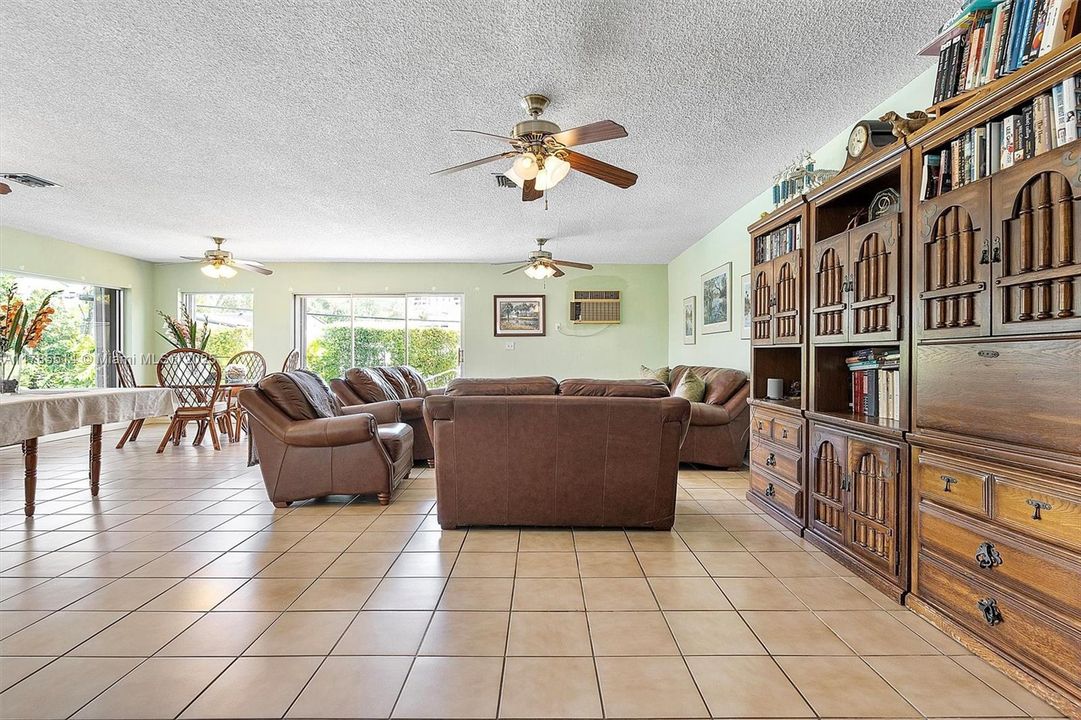 Recently Sold: $1,600,000 (3 beds, 3 baths, 2492 Square Feet)