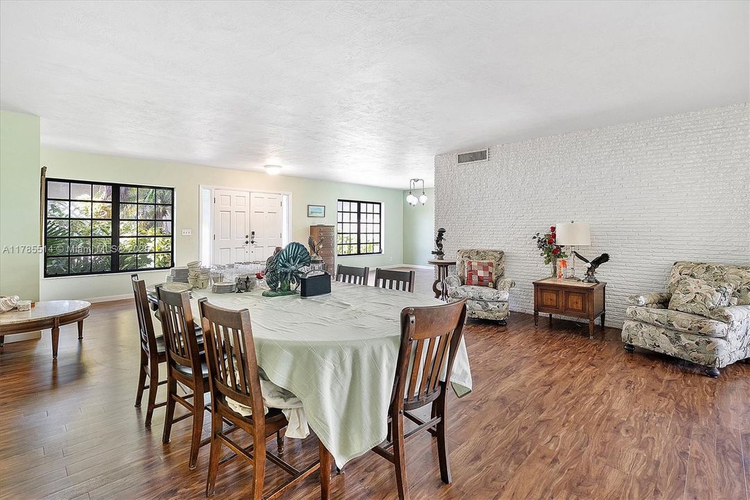 Recently Sold: $1,600,000 (3 beds, 3 baths, 2492 Square Feet)