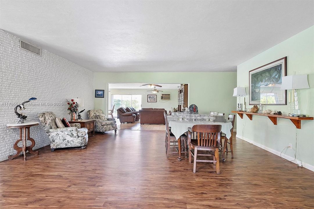 Recently Sold: $1,600,000 (3 beds, 3 baths, 2492 Square Feet)