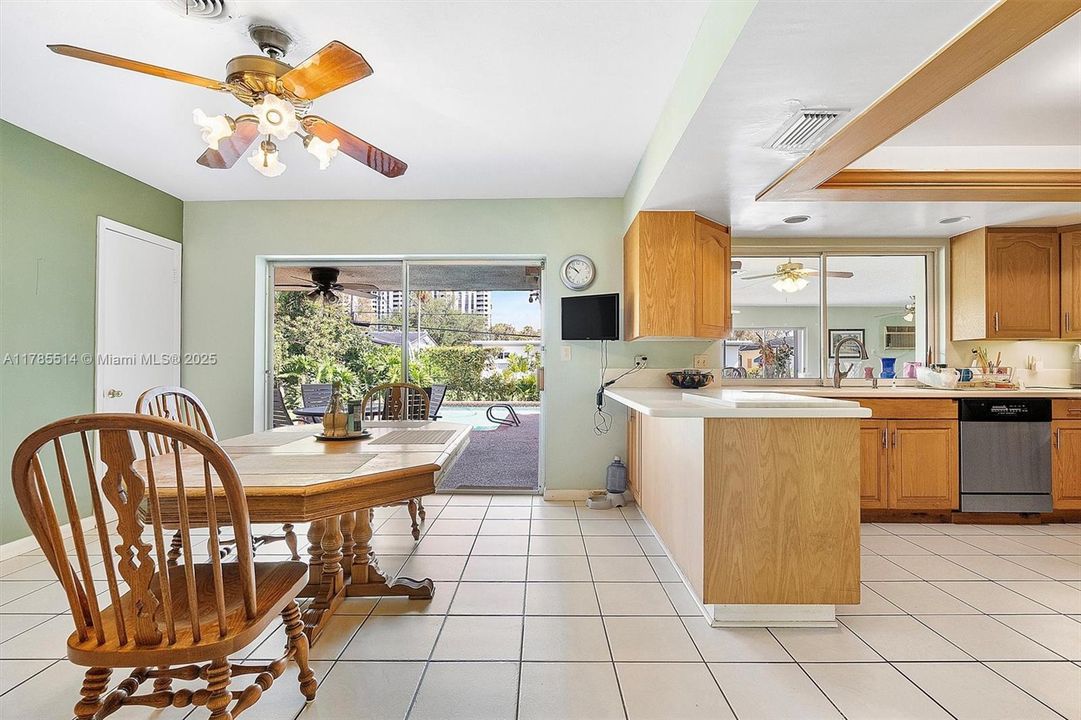 Recently Sold: $1,600,000 (3 beds, 3 baths, 2492 Square Feet)