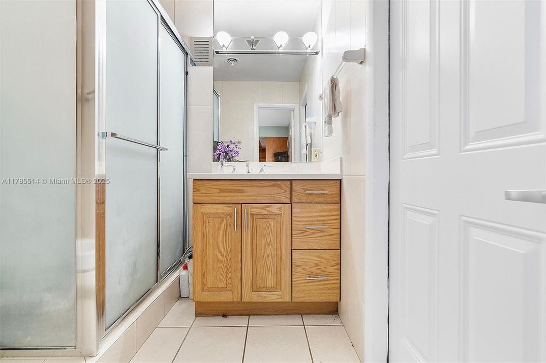 Recently Sold: $1,600,000 (3 beds, 3 baths, 2492 Square Feet)