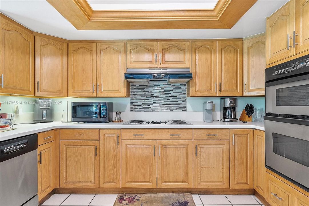 Recently Sold: $1,600,000 (3 beds, 3 baths, 2492 Square Feet)