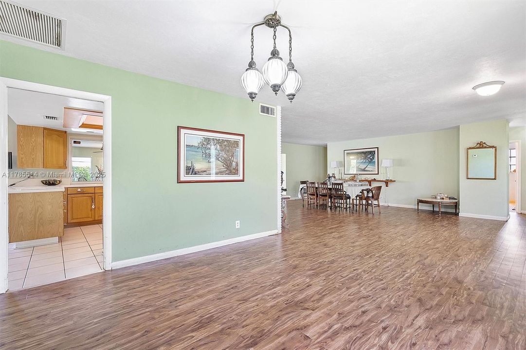 Recently Sold: $1,600,000 (3 beds, 3 baths, 2492 Square Feet)