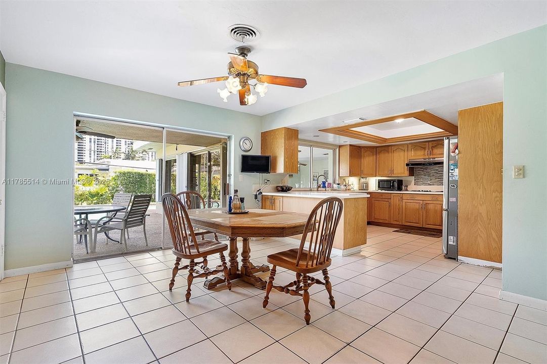 Recently Sold: $1,600,000 (3 beds, 3 baths, 2492 Square Feet)