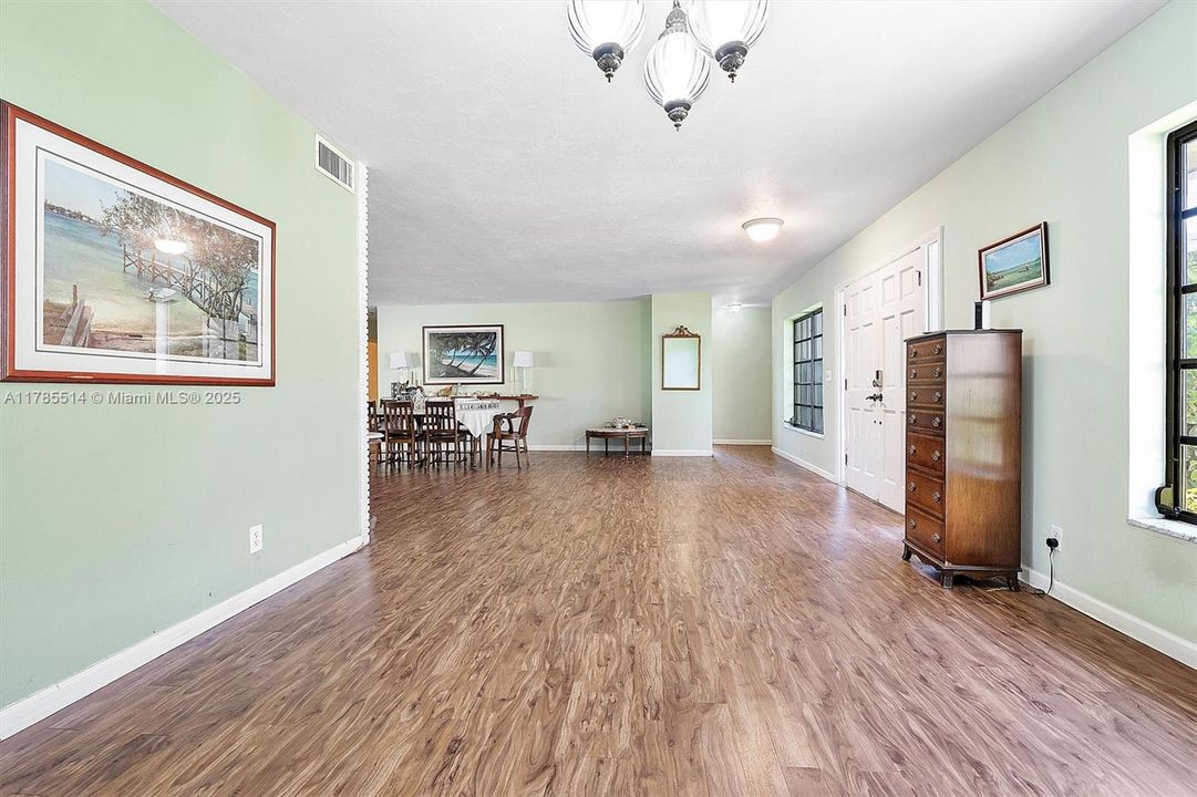 Recently Sold: $1,600,000 (3 beds, 3 baths, 2492 Square Feet)