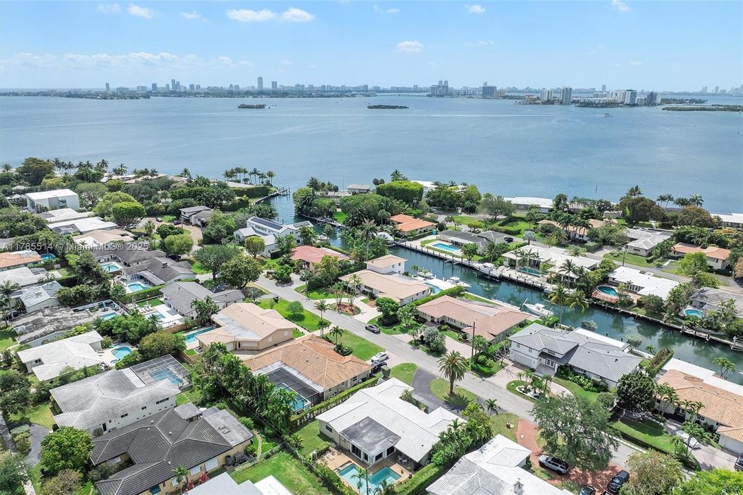 Recently Sold: $1,600,000 (3 beds, 3 baths, 2492 Square Feet)