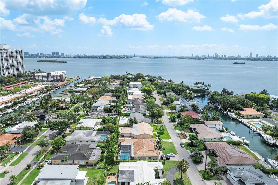 Recently Sold: $1,600,000 (3 beds, 3 baths, 2492 Square Feet)