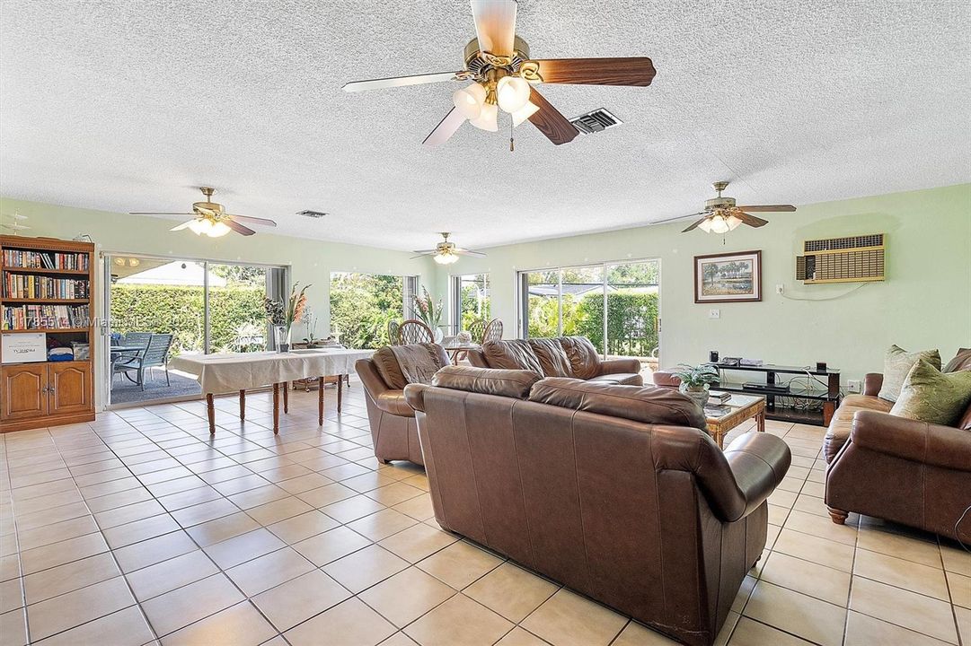 Recently Sold: $1,600,000 (3 beds, 3 baths, 2492 Square Feet)