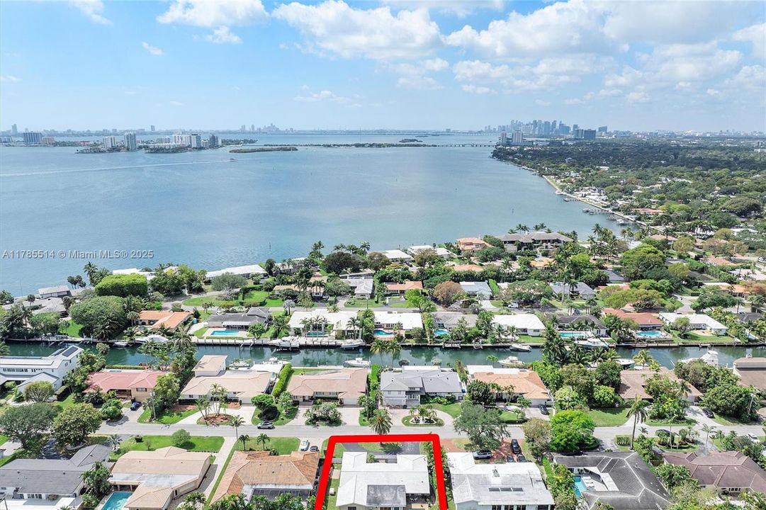 Recently Sold: $1,600,000 (3 beds, 3 baths, 2492 Square Feet)