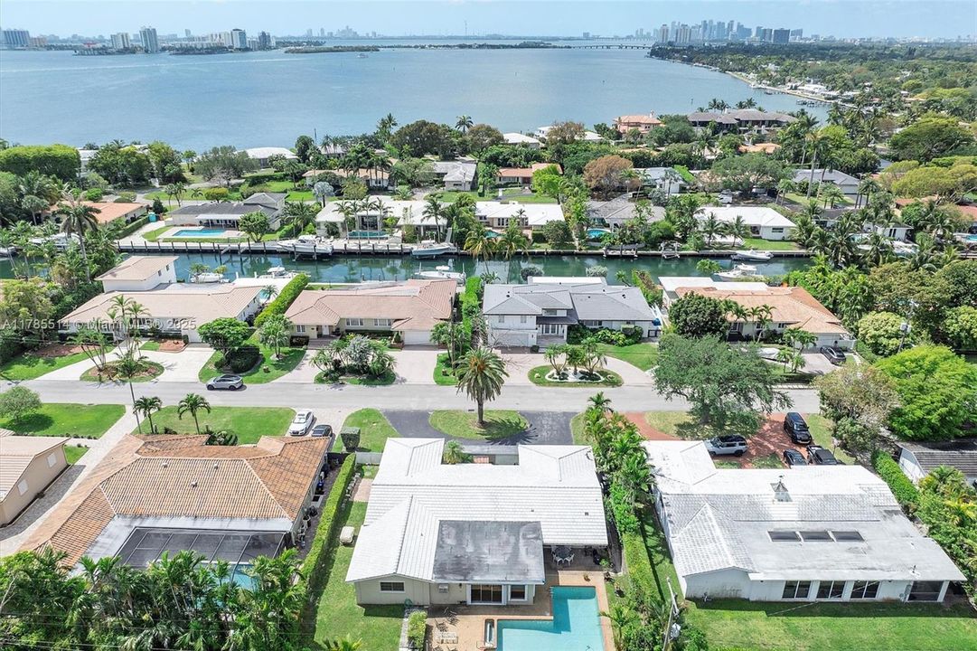 Recently Sold: $1,600,000 (3 beds, 3 baths, 2492 Square Feet)