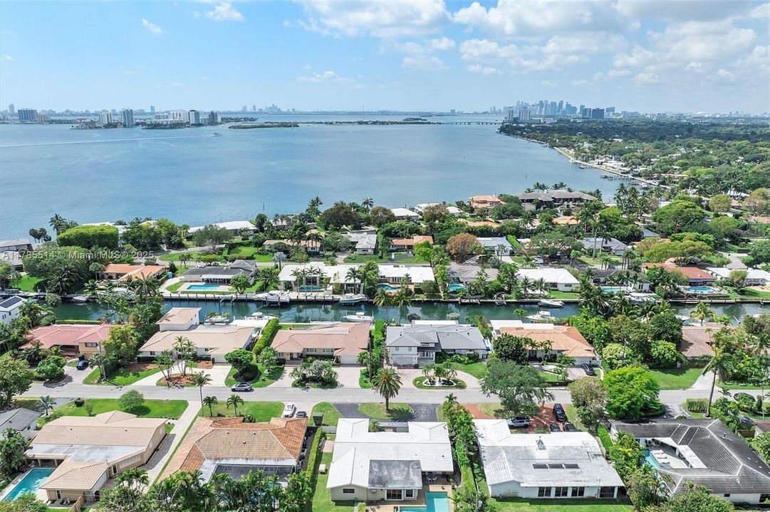 Recently Sold: $1,600,000 (3 beds, 3 baths, 2492 Square Feet)