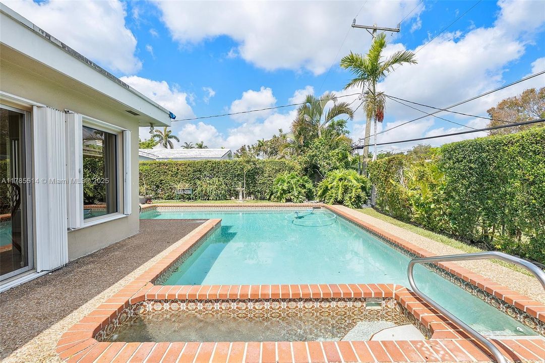 Recently Sold: $1,600,000 (3 beds, 3 baths, 2492 Square Feet)