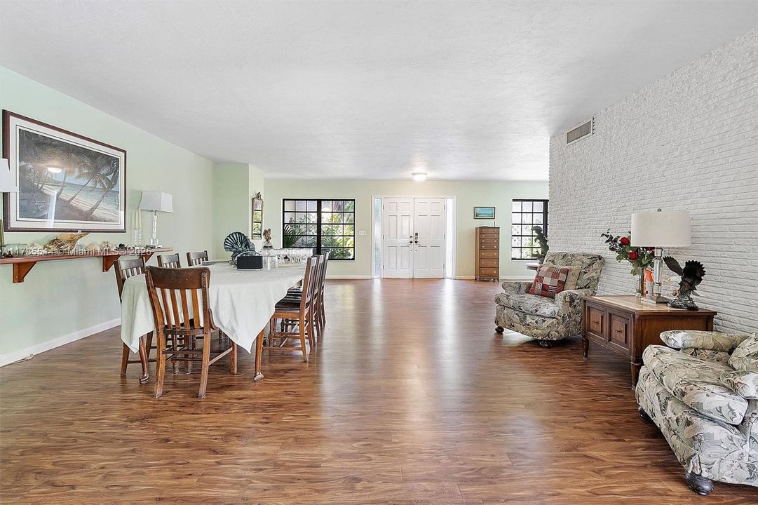 Recently Sold: $1,600,000 (3 beds, 3 baths, 2492 Square Feet)