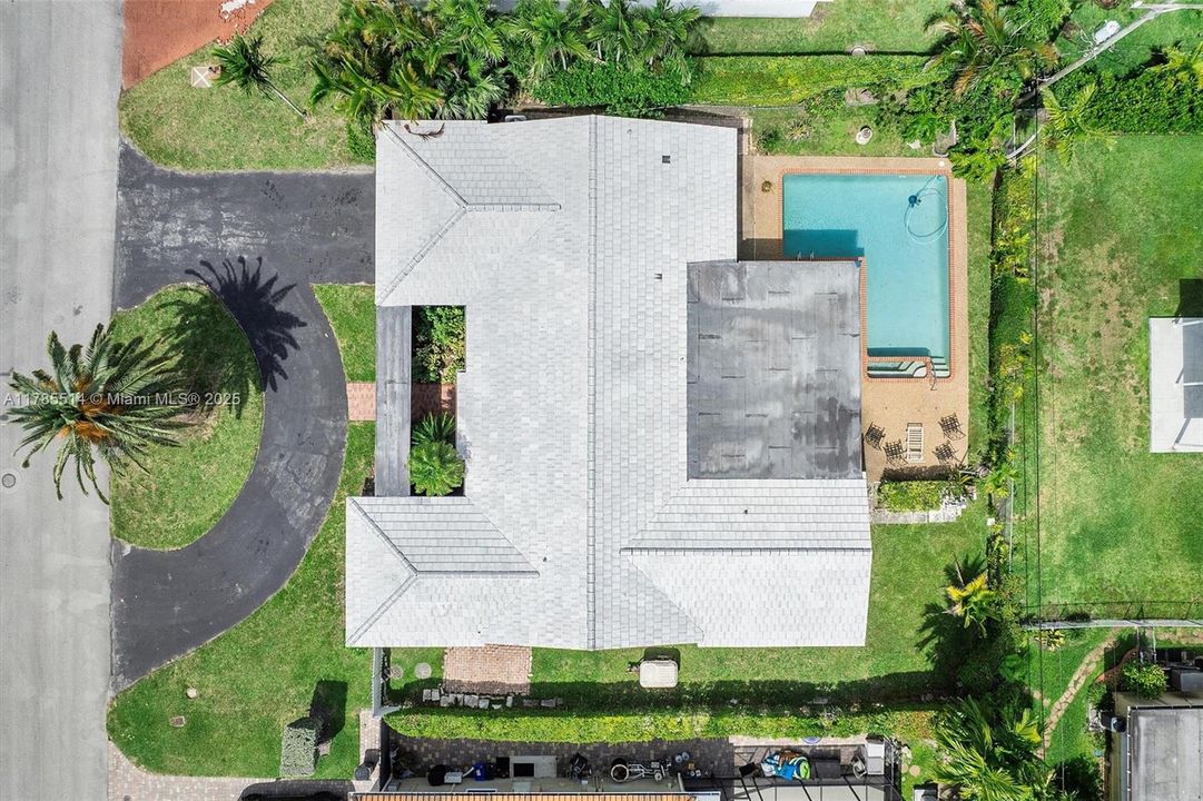 Recently Sold: $1,600,000 (3 beds, 3 baths, 2492 Square Feet)