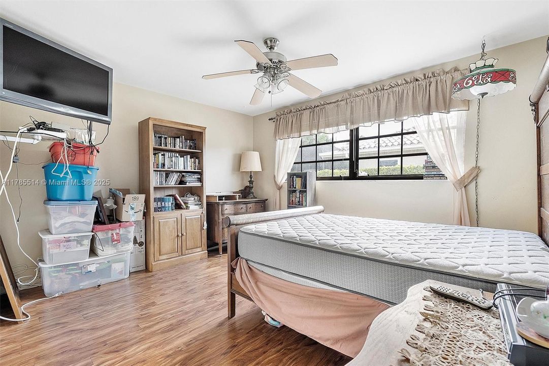 Recently Sold: $1,600,000 (3 beds, 3 baths, 2492 Square Feet)