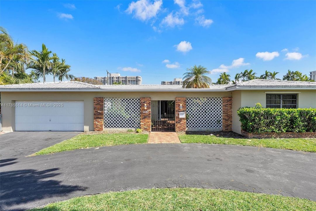 Recently Sold: $1,600,000 (3 beds, 3 baths, 2492 Square Feet)