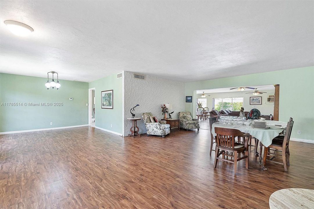 Recently Sold: $1,600,000 (3 beds, 3 baths, 2492 Square Feet)