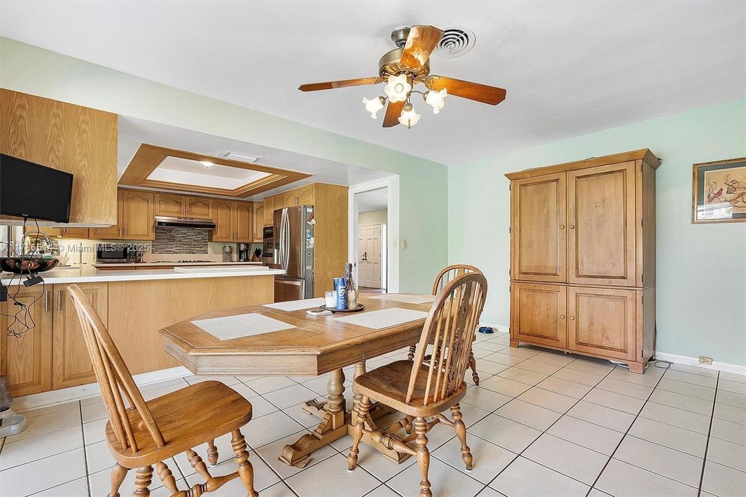 Recently Sold: $1,600,000 (3 beds, 3 baths, 2492 Square Feet)