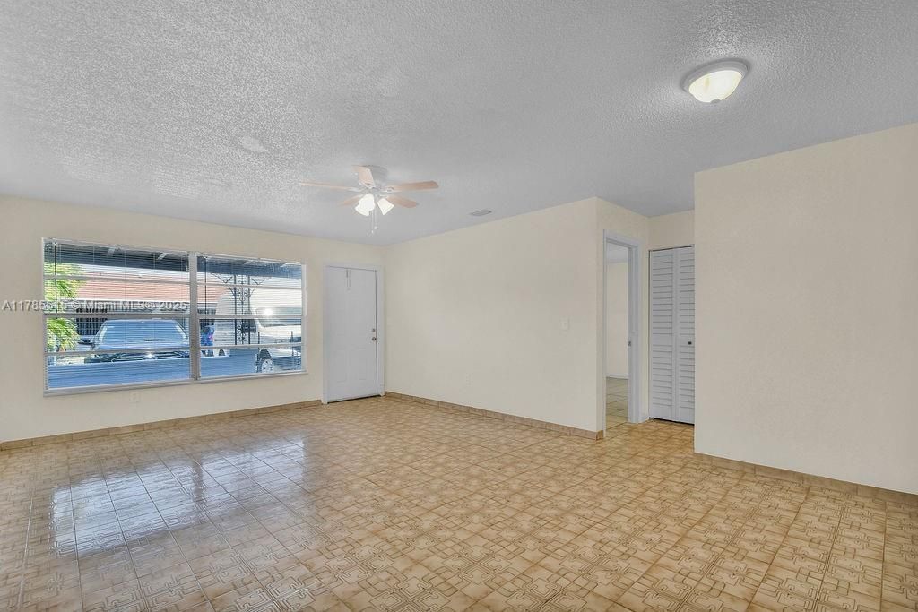 Recientemente alquilado: $2,800 (3 camas, 2 baños, 1120 Pies cuadrados)