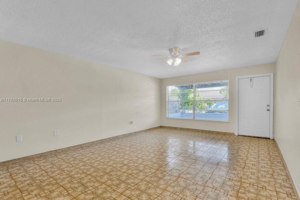 Recientemente alquilado: $2,800 (3 camas, 2 baños, 1120 Pies cuadrados)