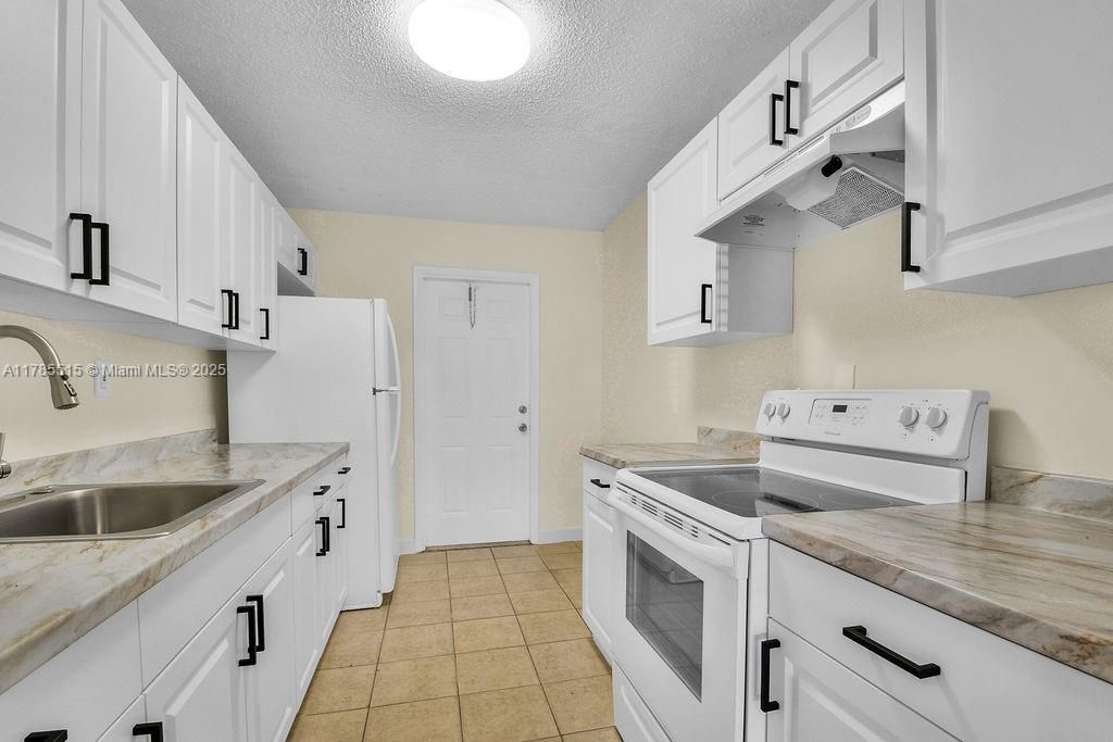 Recientemente alquilado: $2,800 (3 camas, 2 baños, 1120 Pies cuadrados)