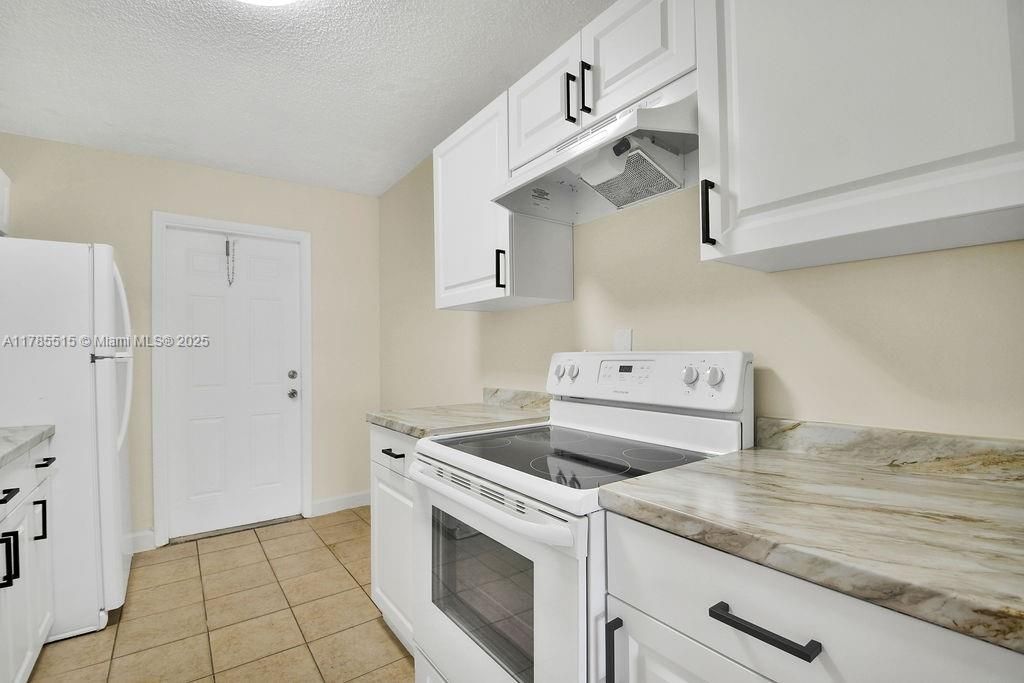 Recientemente alquilado: $2,800 (3 camas, 2 baños, 1120 Pies cuadrados)