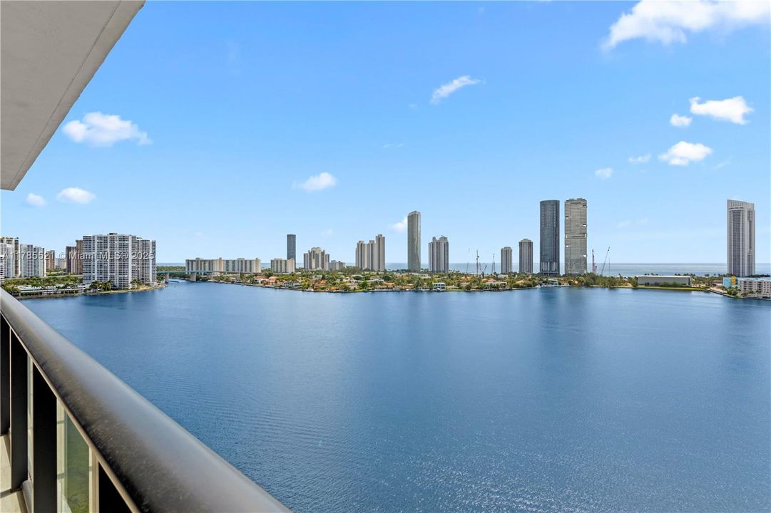 Recently Sold: $4,479,000 (4 beds, 5 baths, 4119 Square Feet)