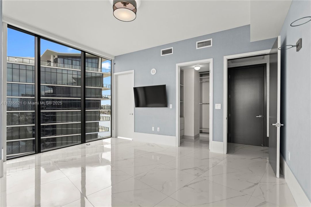 Recently Sold: $4,479,000 (4 beds, 5 baths, 4119 Square Feet)