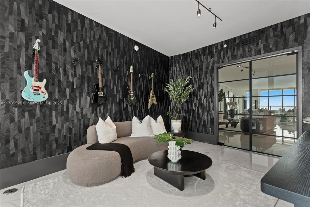 Recently Sold: $4,479,000 (4 beds, 5 baths, 4119 Square Feet)