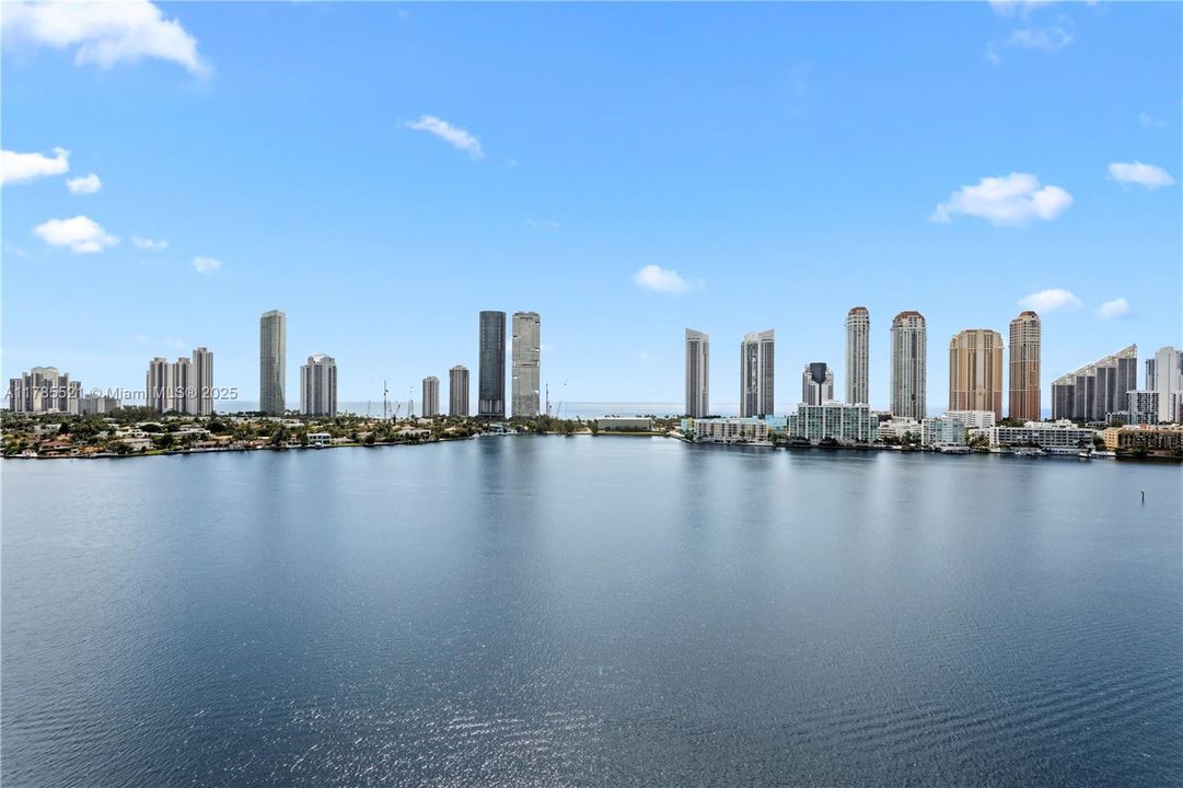 Recently Sold: $4,479,000 (4 beds, 5 baths, 4119 Square Feet)