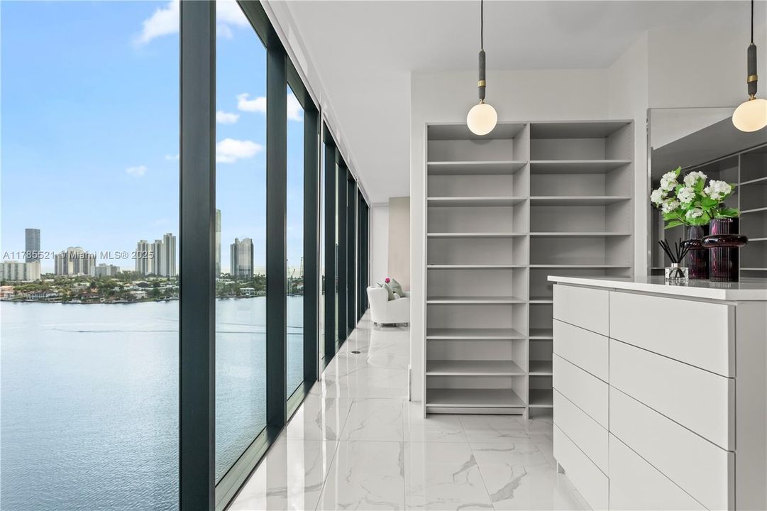 Recently Sold: $4,479,000 (4 beds, 5 baths, 4119 Square Feet)