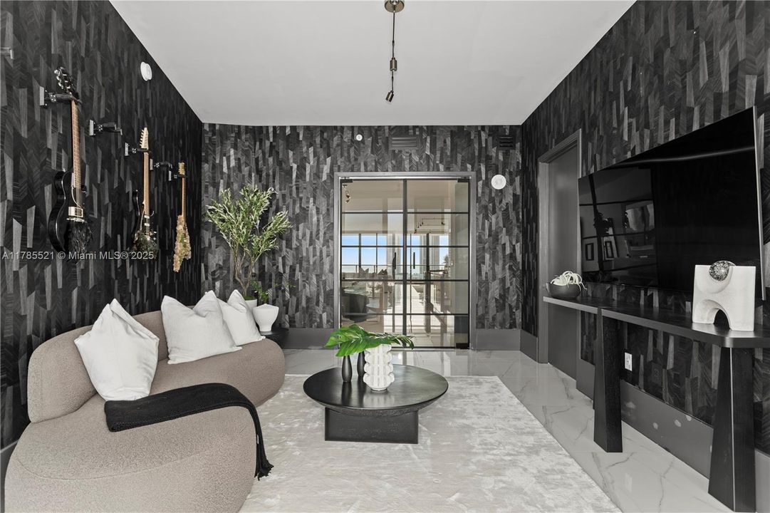 Recently Sold: $4,479,000 (4 beds, 5 baths, 4119 Square Feet)