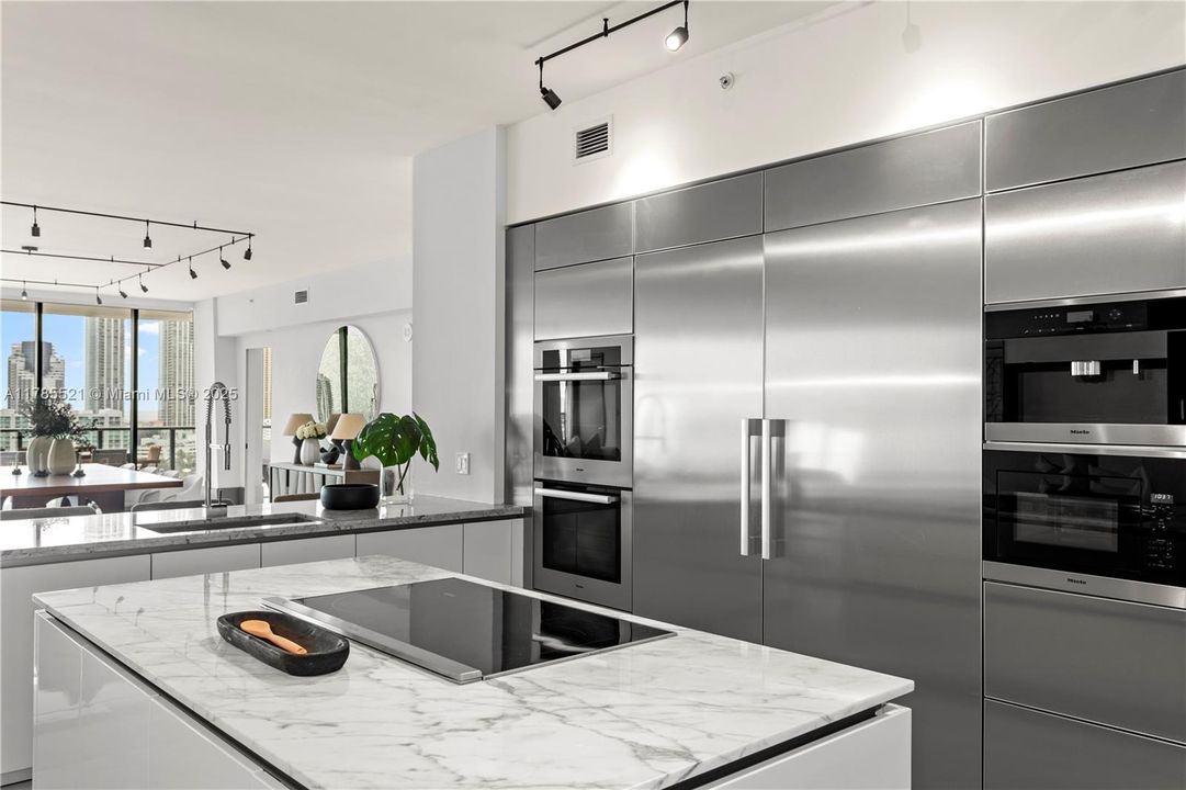 Recently Sold: $4,479,000 (4 beds, 5 baths, 4119 Square Feet)