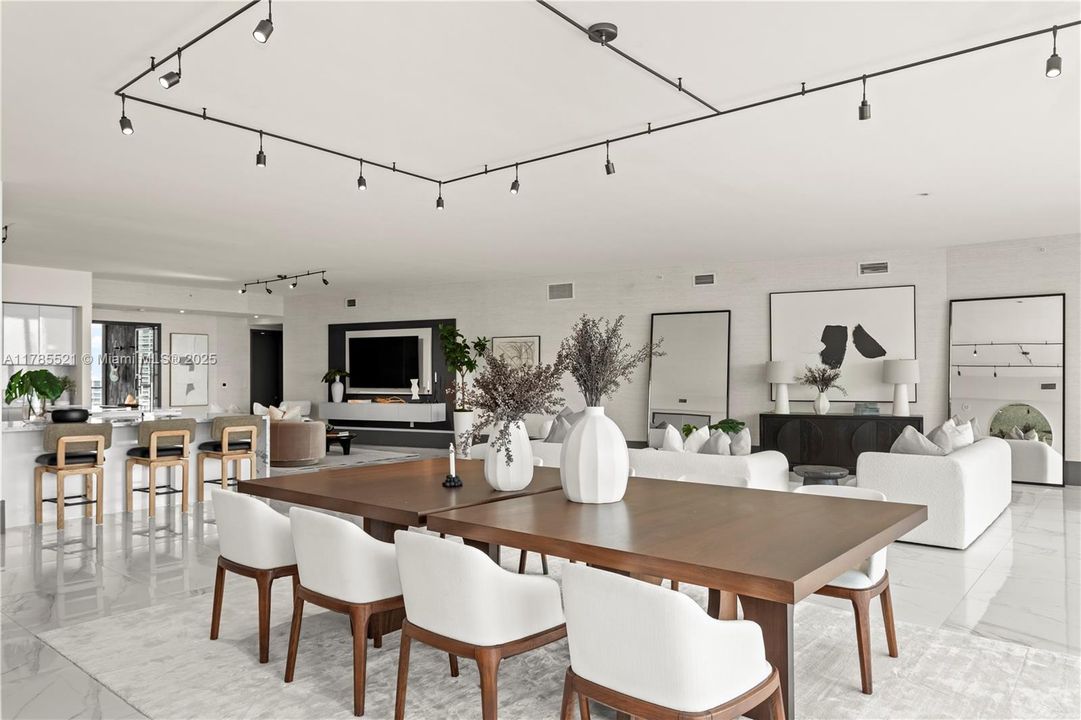 Recently Sold: $4,479,000 (4 beds, 5 baths, 4119 Square Feet)