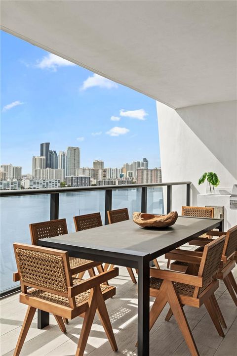 Recently Sold: $4,479,000 (4 beds, 5 baths, 4119 Square Feet)