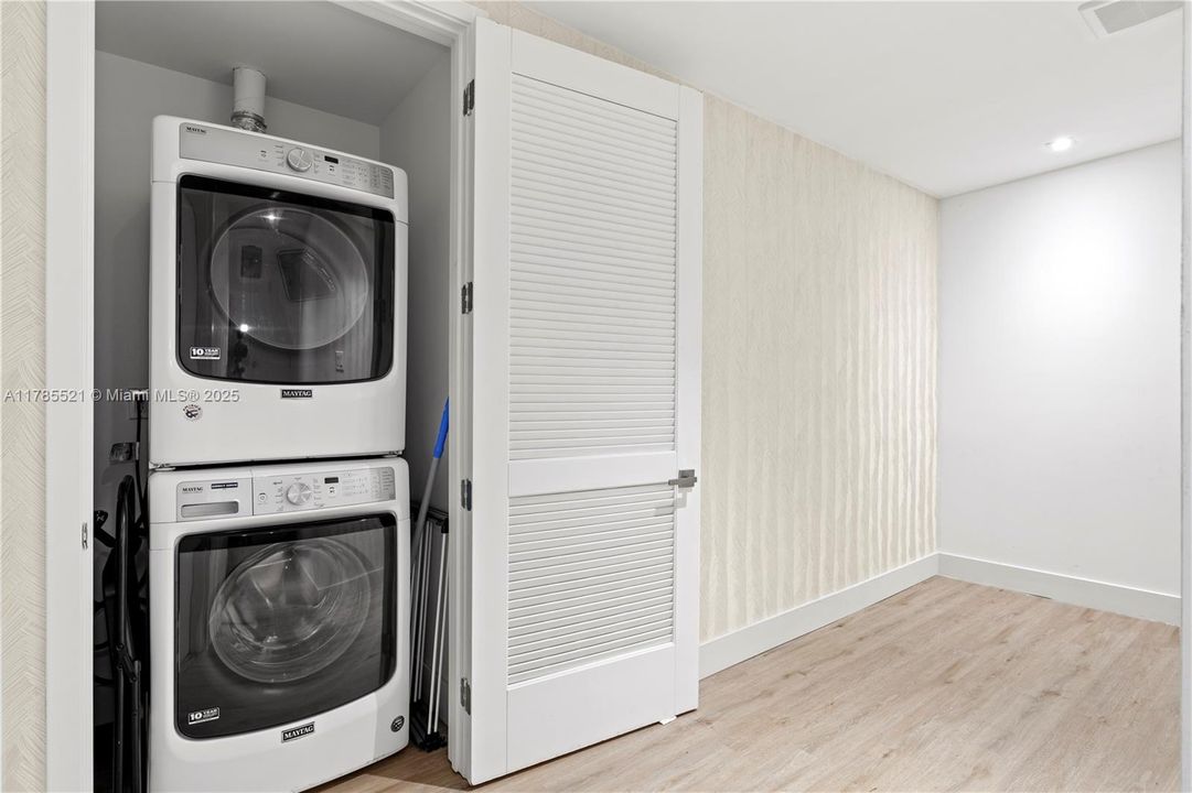 Recently Sold: $4,479,000 (4 beds, 5 baths, 4119 Square Feet)