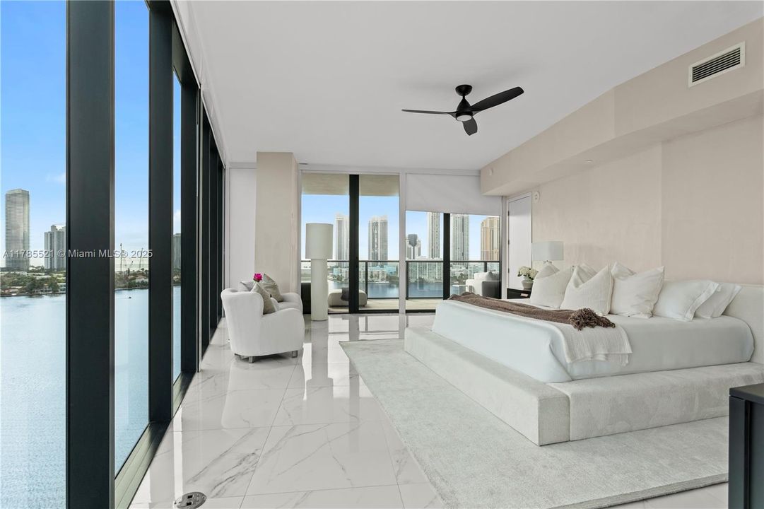 Recently Sold: $4,479,000 (4 beds, 5 baths, 4119 Square Feet)